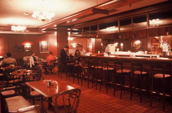 Monroeville Mall Pub Lounge, becomes Brown Derby