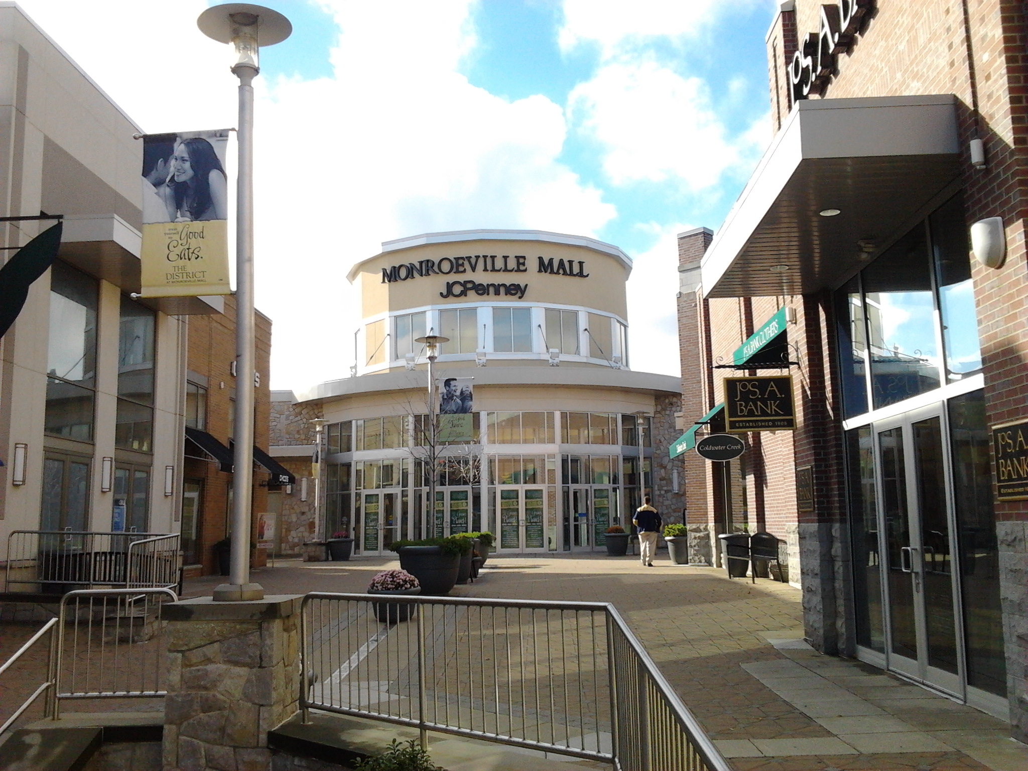 Photograph of a Monroeville Mall entrance in 2010.